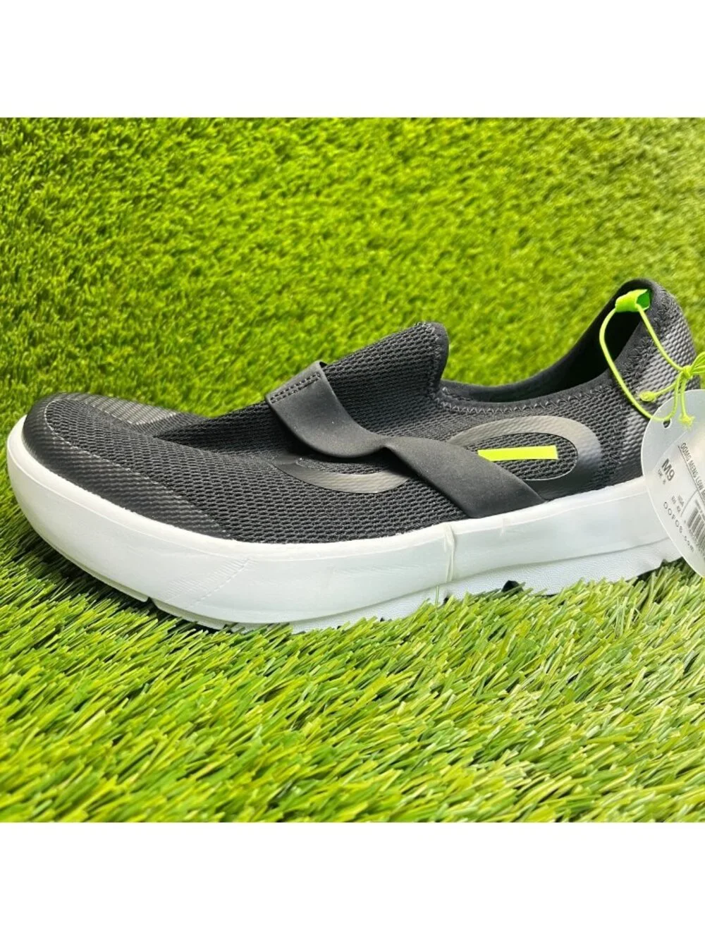 OOFOS OOmg Low Mens Size 9 Black White Casual Walking Slip On Recovery Shoes
